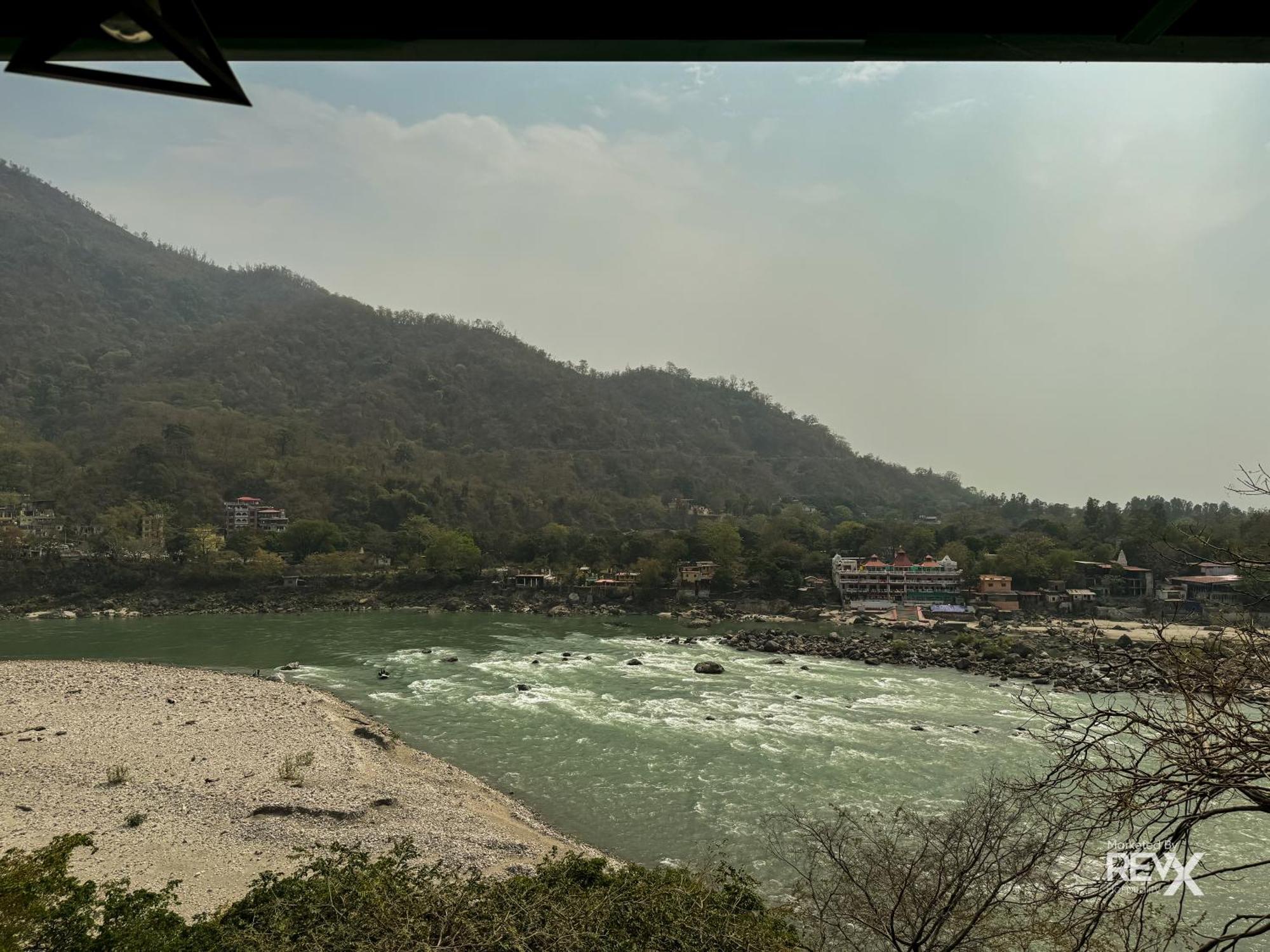 The Leisure Cave On The Ganges Hotel Rishikesh Bagian luar foto