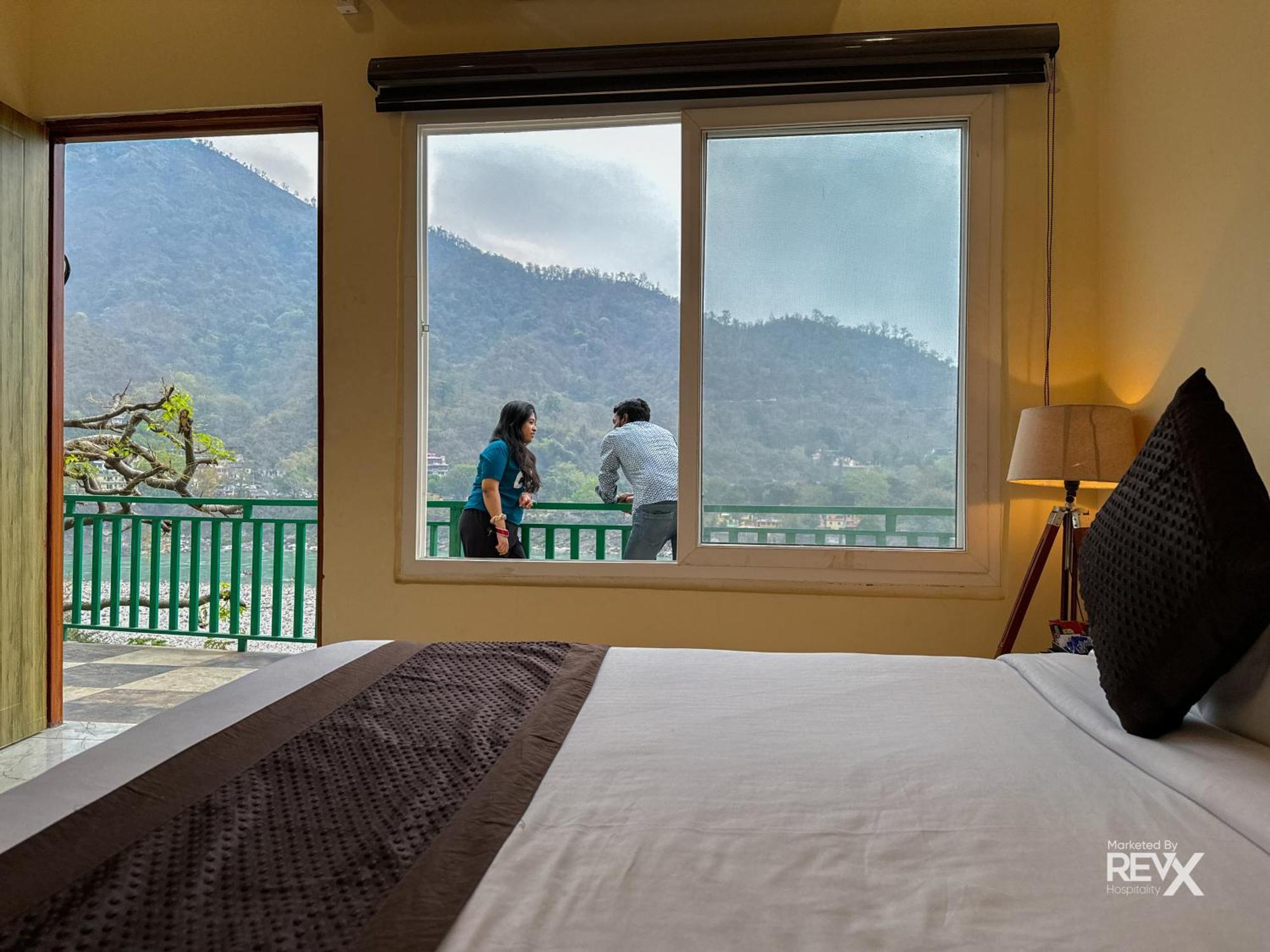 The Leisure Cave On The Ganges Hotel Rishikesh Bagian luar foto