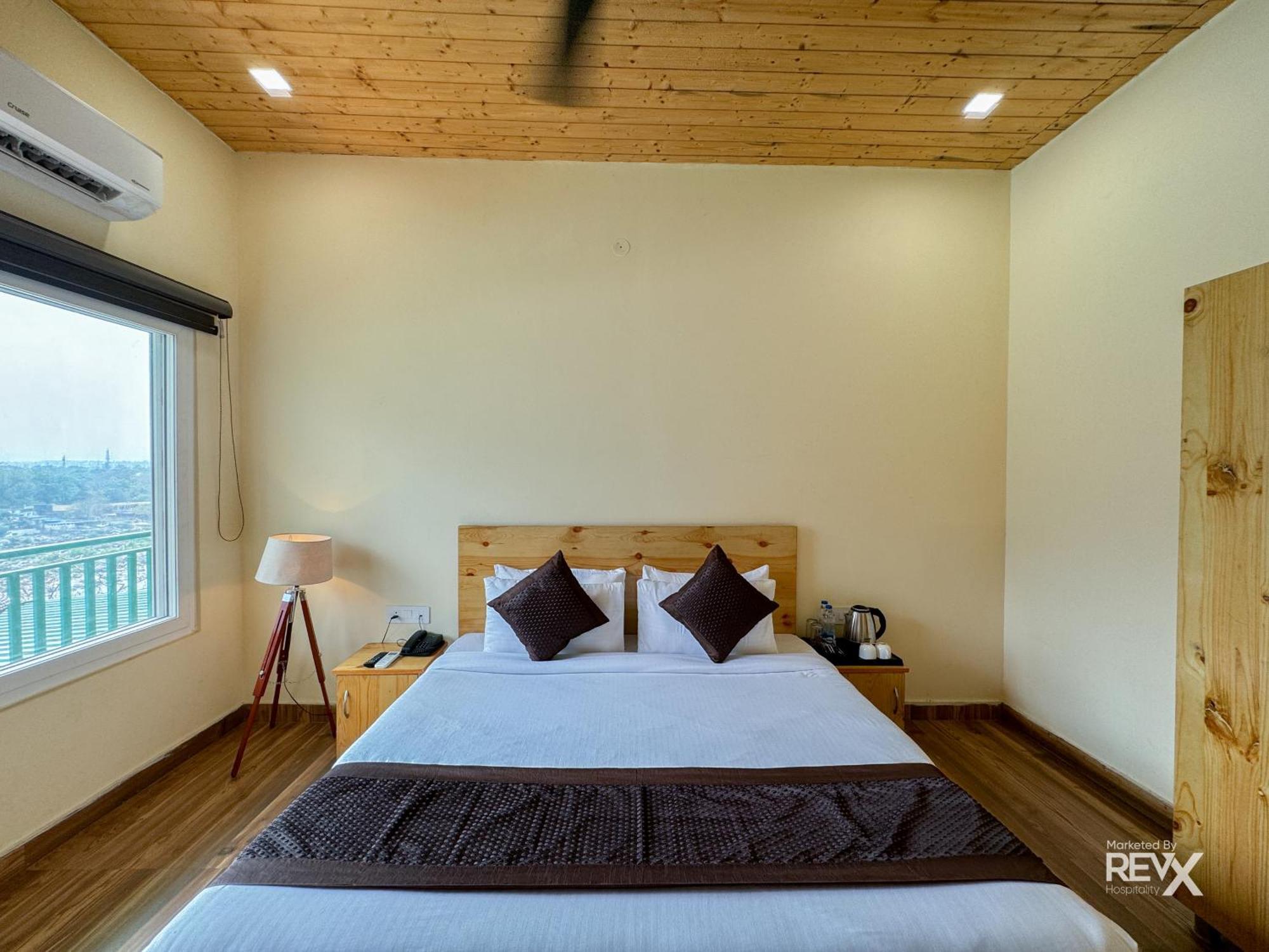 The Leisure Cave On The Ganges Hotel Rishikesh Bagian luar foto