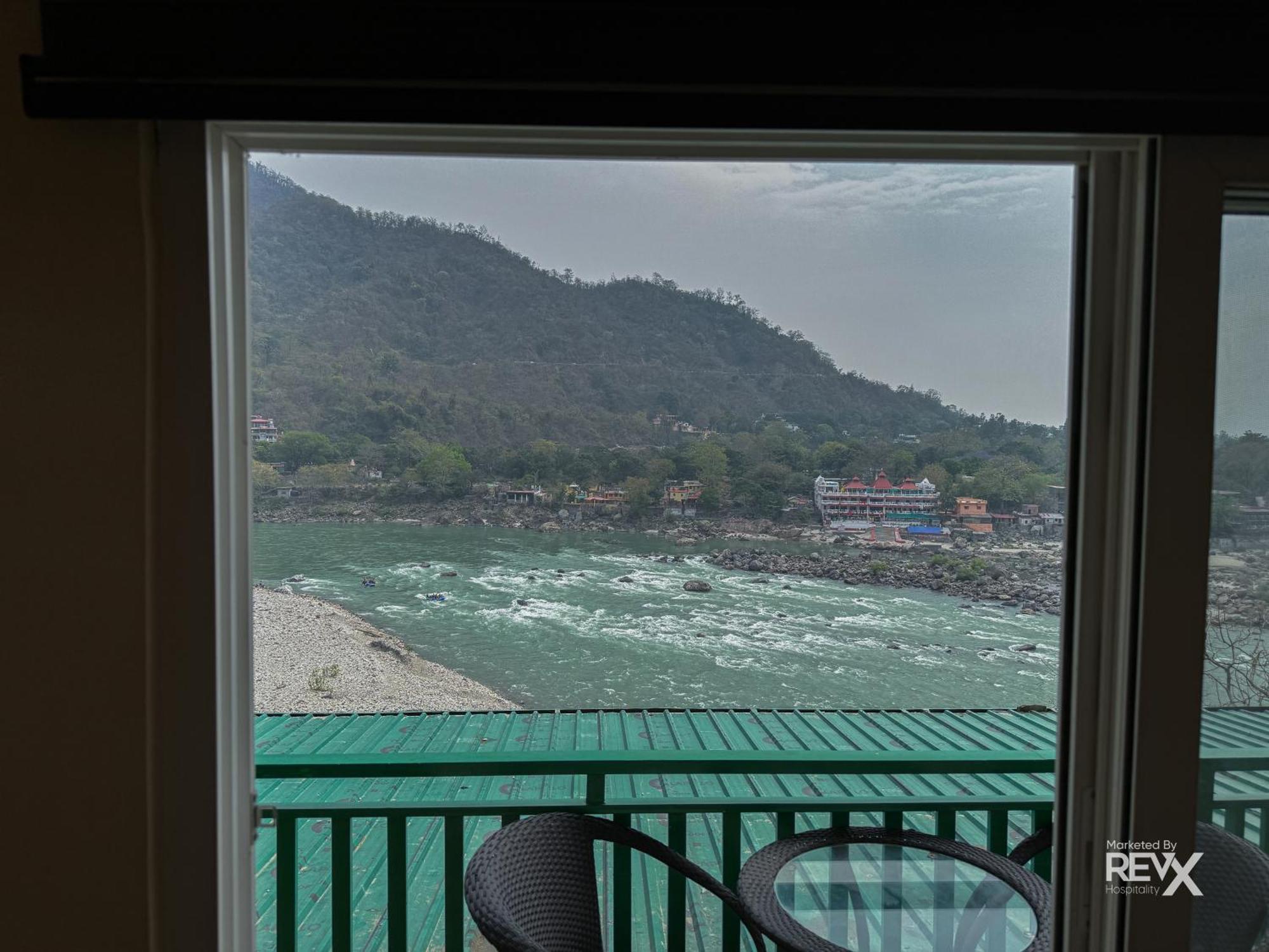 The Leisure Cave On The Ganges Hotel Rishikesh Bagian luar foto