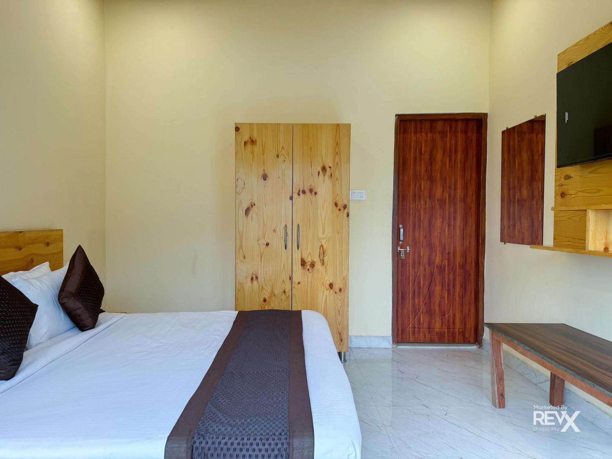 The Leisure Cave On The Ganges Hotel Rishikesh Bagian luar foto