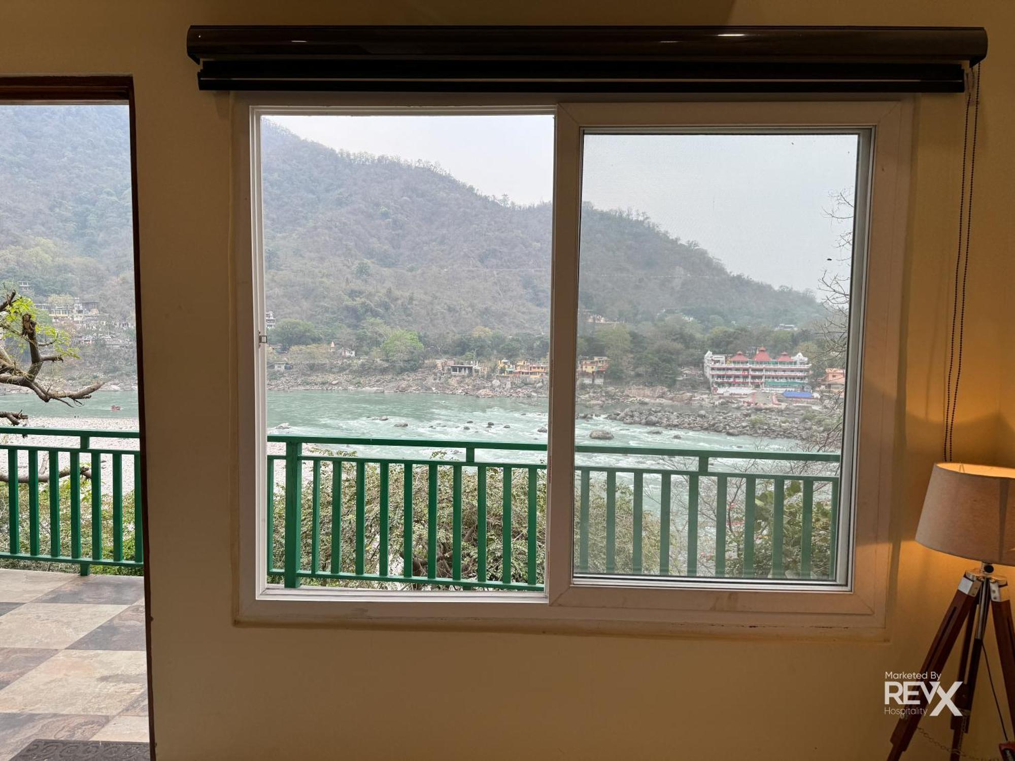 The Leisure Cave On The Ganges Hotel Rishikesh Bagian luar foto
