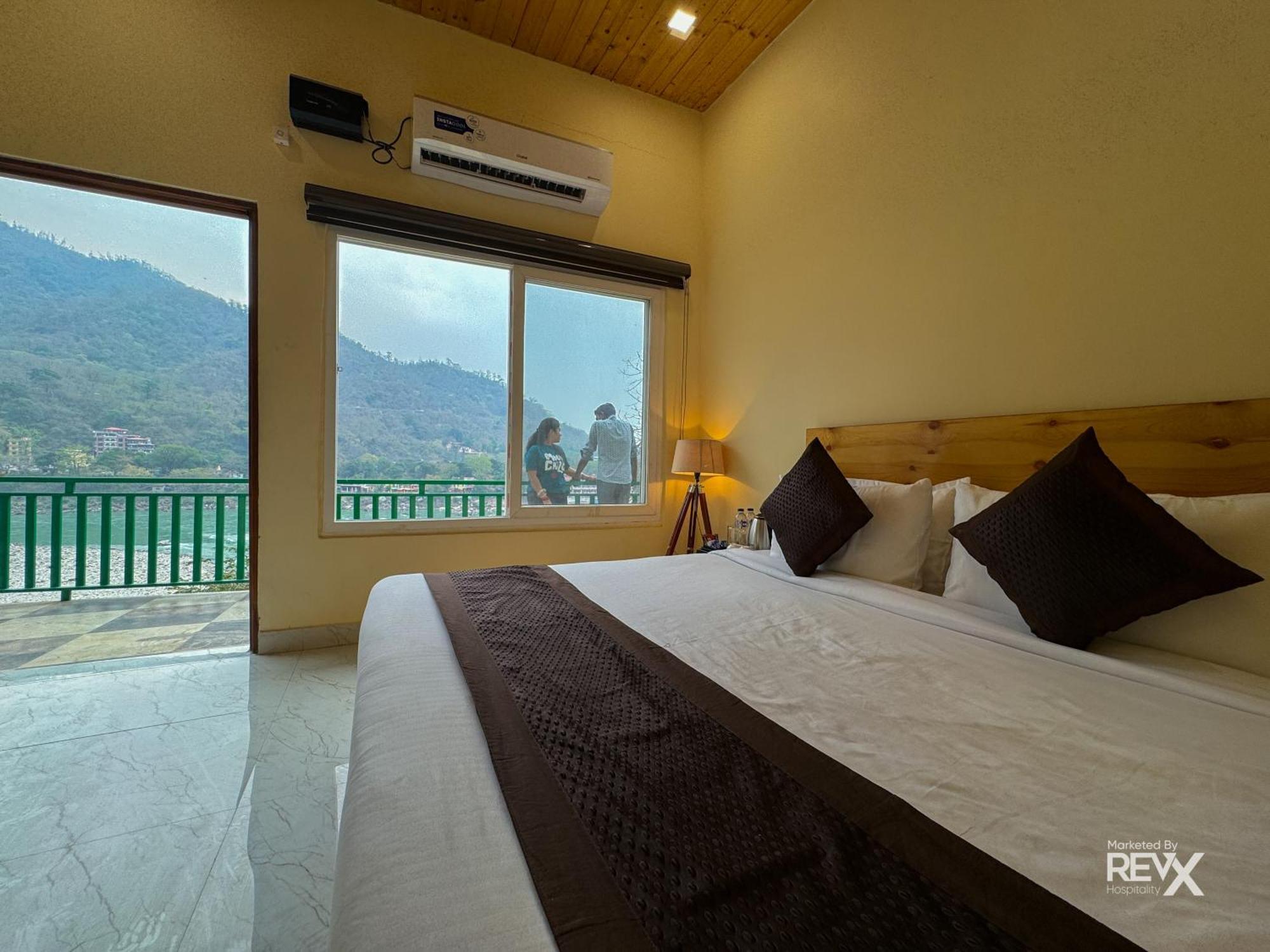 The Leisure Cave On The Ganges Hotel Rishikesh Bagian luar foto