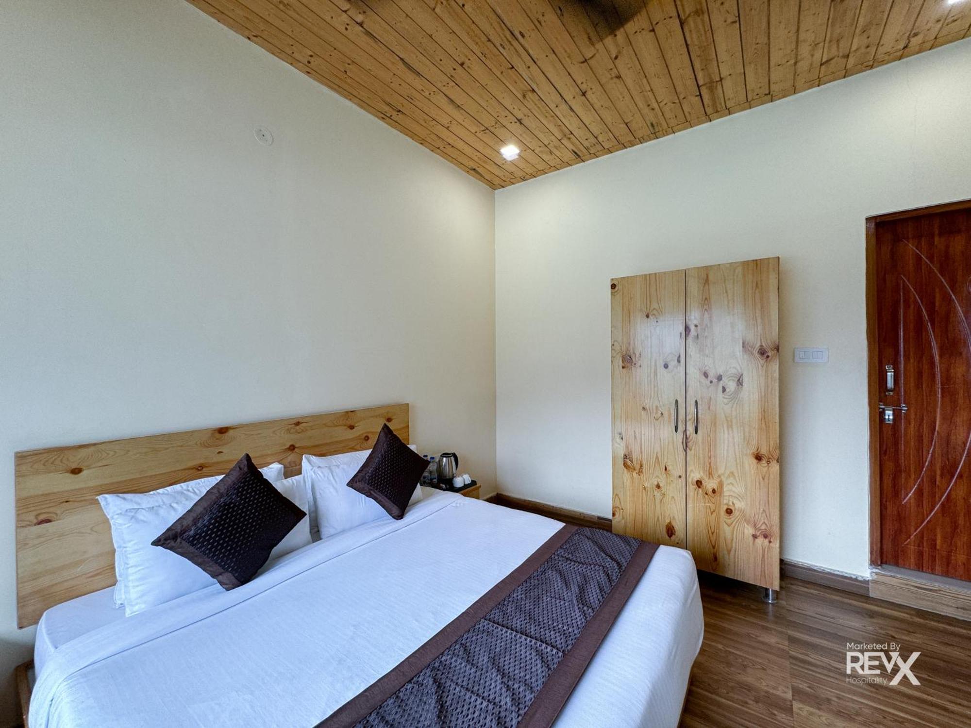 The Leisure Cave On The Ganges Hotel Rishikesh Bagian luar foto