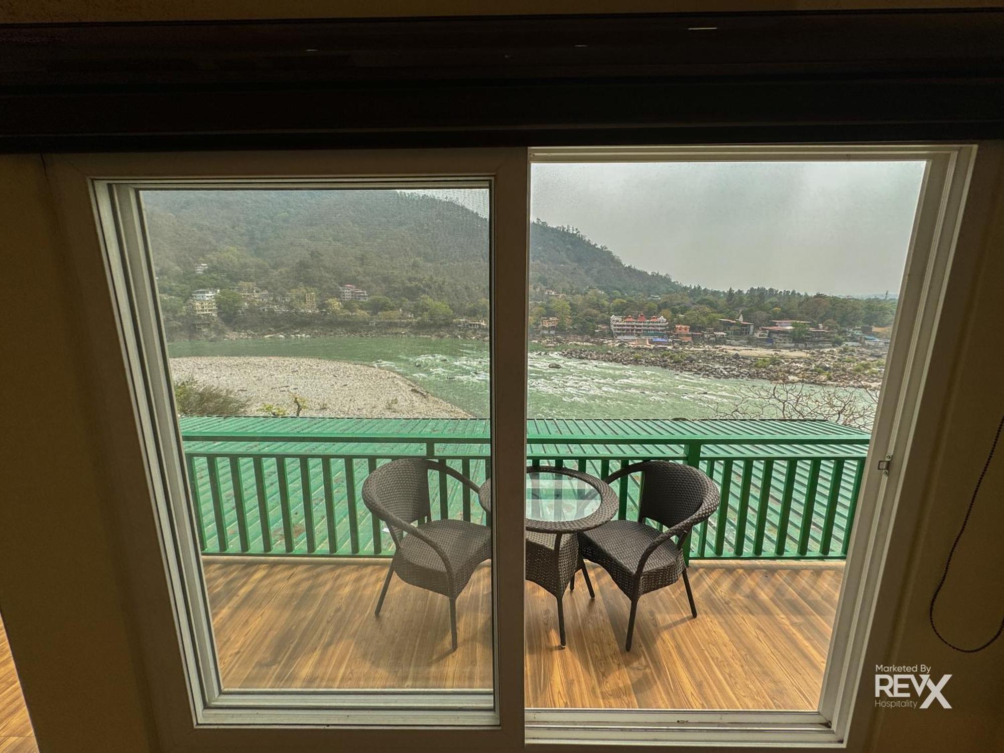 The Leisure Cave On The Ganges Hotel Rishikesh Bagian luar foto