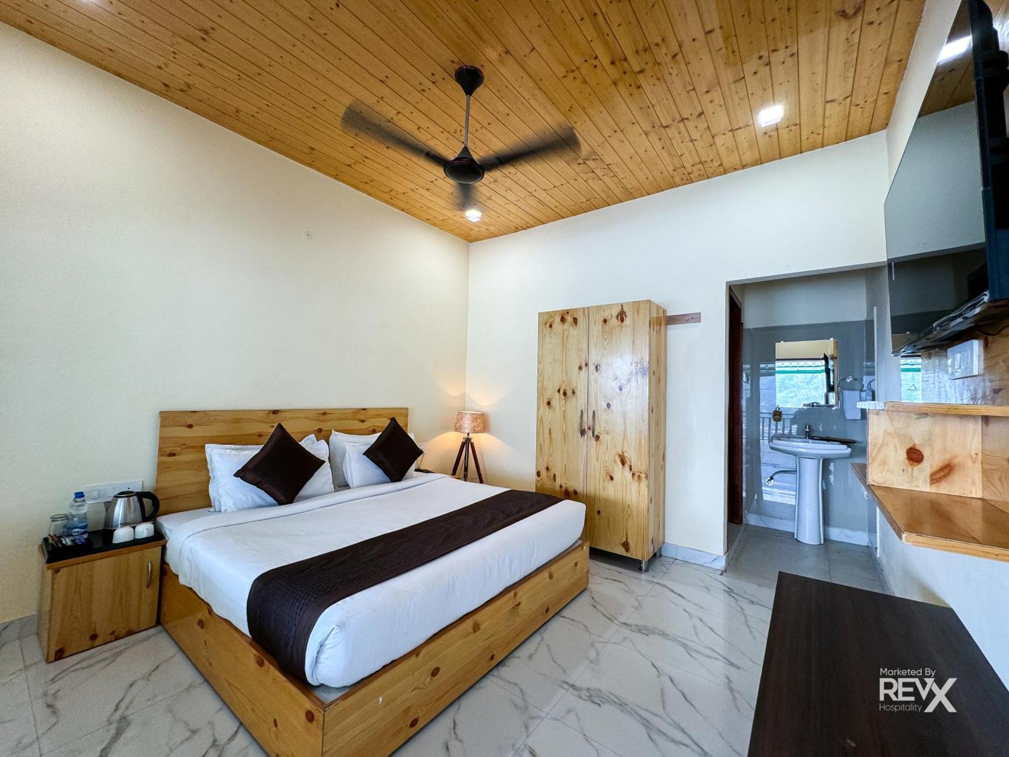 The Leisure Cave On The Ganges Hotel Rishikesh Bagian luar foto