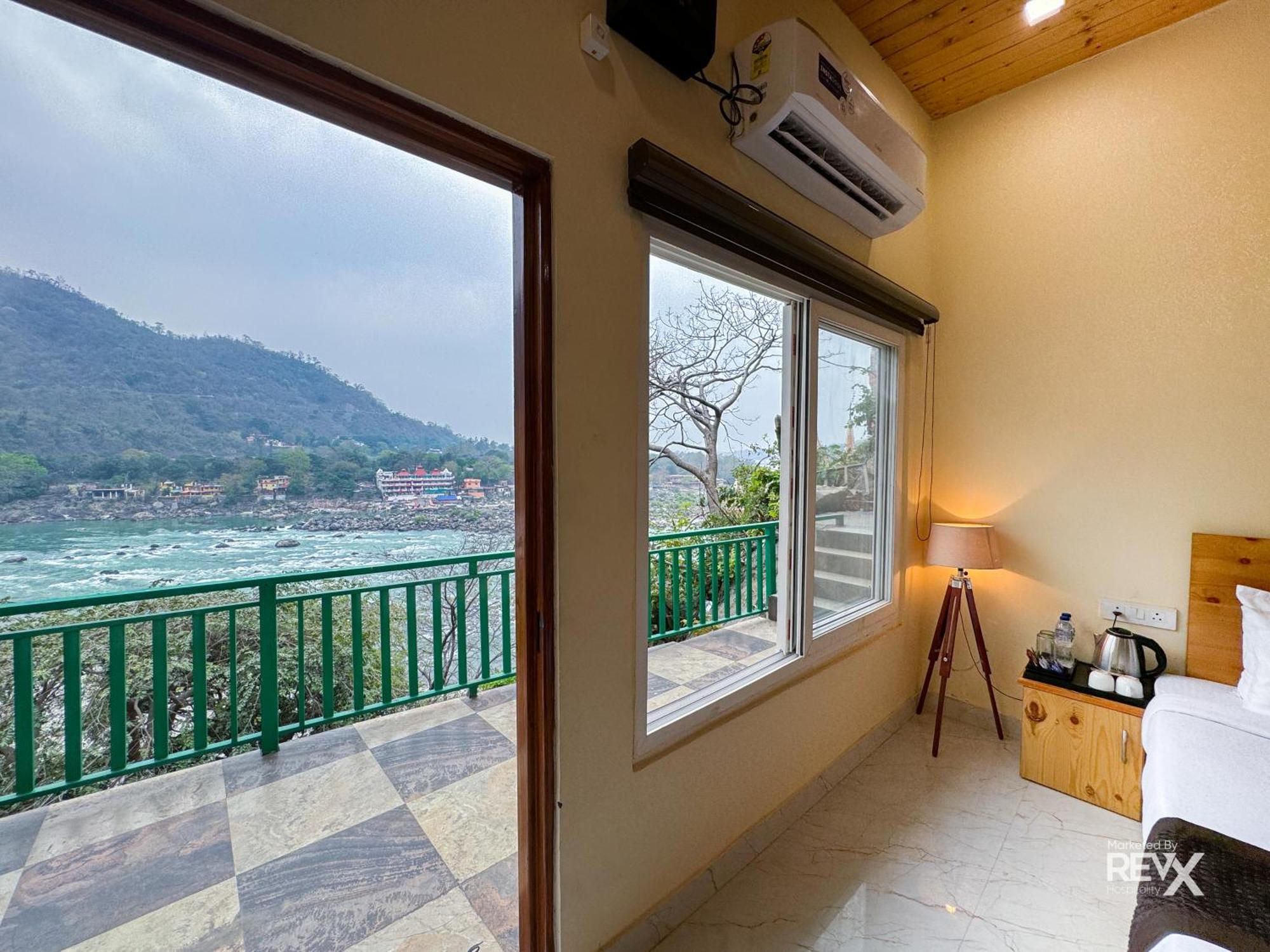 The Leisure Cave On The Ganges Hotel Rishikesh Bagian luar foto