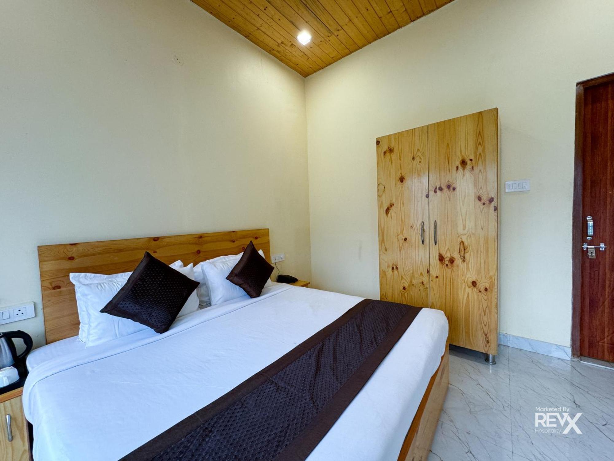 The Leisure Cave On The Ganges Hotel Rishikesh Bagian luar foto
